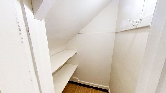 Building Photo - 1615-1625 East Ave Unit-103