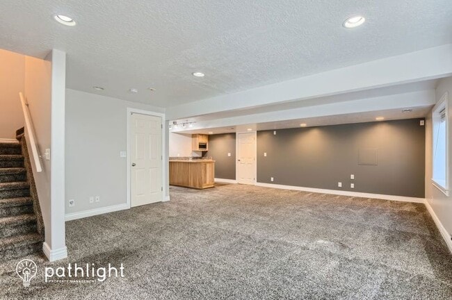 Building Photo - 193 1375 N