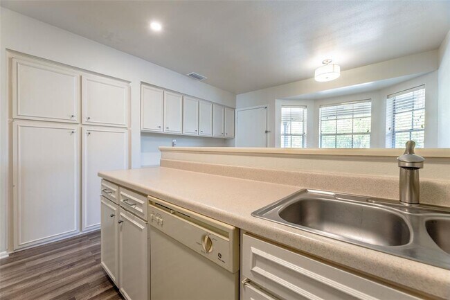 Building Photo - 7920 Rockwood Ln