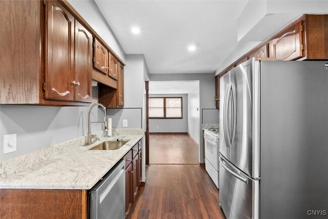 Building Photo - 941 Jamesville Ave