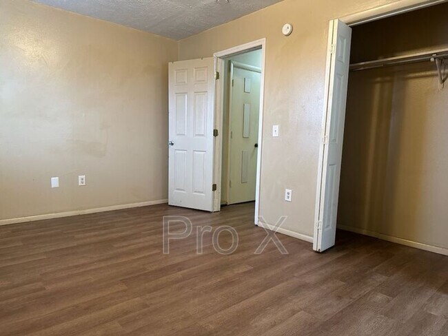 Building Photo - 111 Elm St