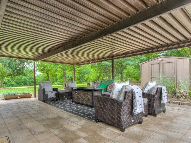 Building Photo - 2140 SE 44th St