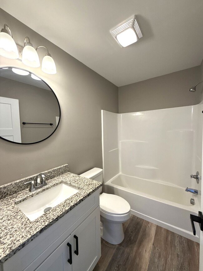 Building Photo - 133 Openview Dr