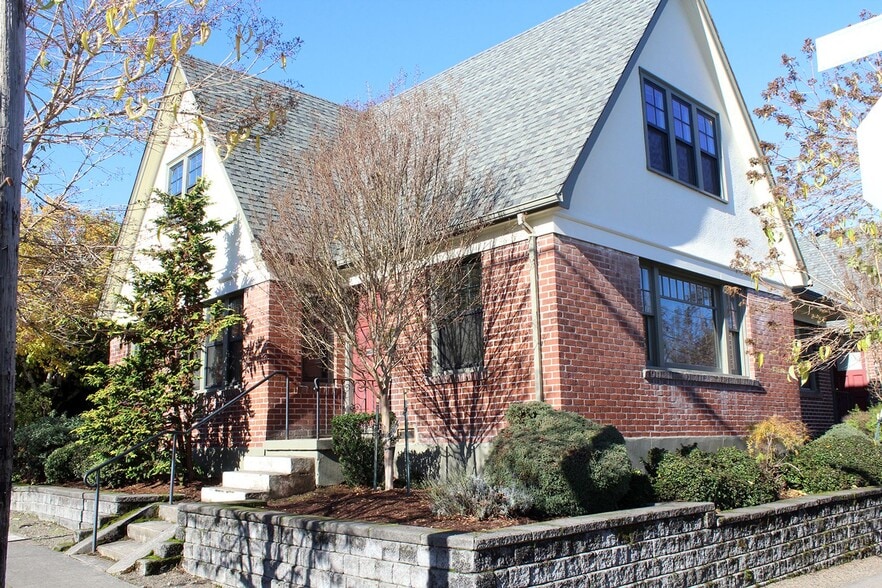 Building Photo - 2703 NW Raleigh St