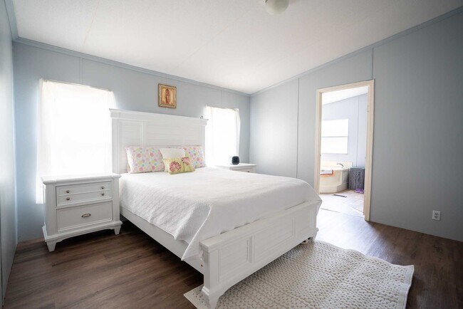 Building Photo - 20511 N Sabine Dr