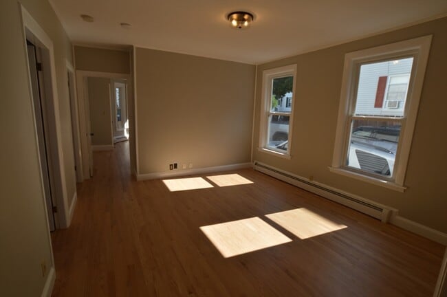 Building Photo - 14 Roundy St