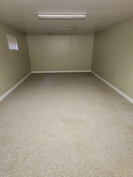 Building Photo - 2116 Rugen Rd