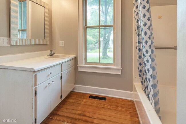 Building Photo - 2 br, 2 bath House - 45 Short Street 1