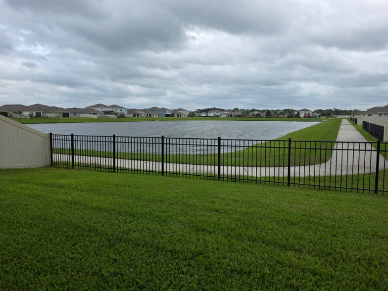 Building Photo - 3945 Angola Ln