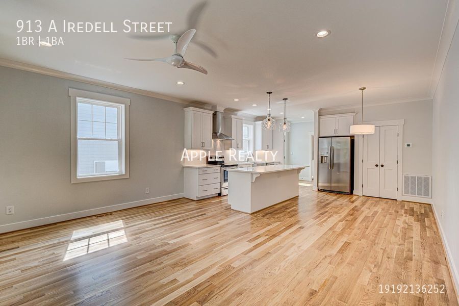 Building Photo - 913 Iredell St