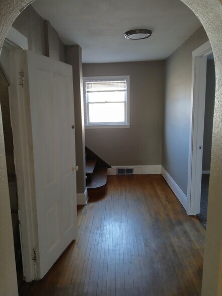 Building Photo - 612 W Laurel St