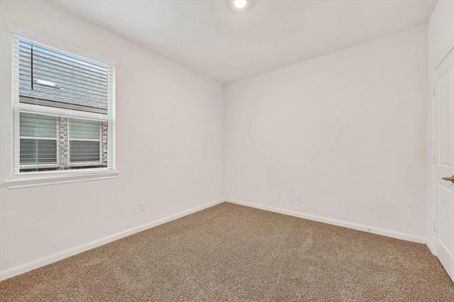 Building Photo - 3955 Oak Crk Cir