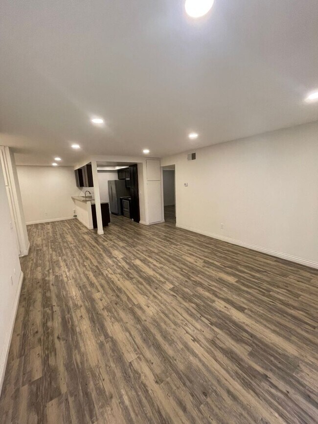 Building Photo - Beautiful 2 BD, 2 BA First Floor Condo at ...