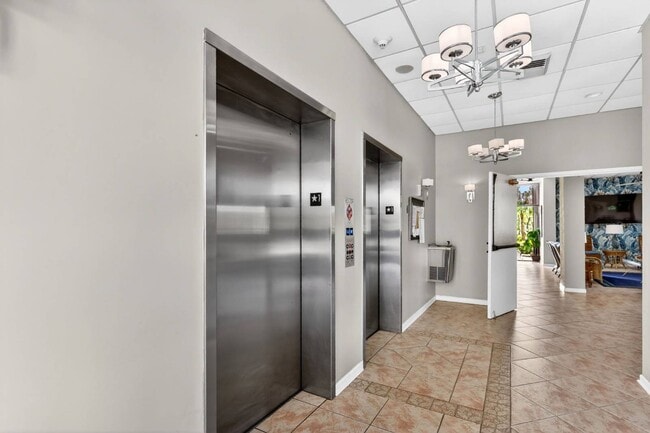 Building Photo - 5059 N Hwy A1A