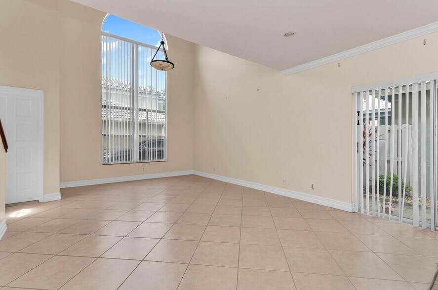 Building Photo - 5486 NW 44th Way