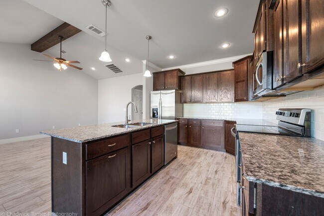 Building Photo - ***112 Alder Street***