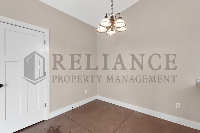 Building Photo - 4809 N Hillside Ct
