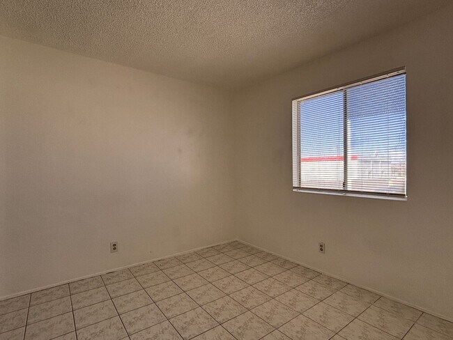 Building Photo - Desirable End-Unit Townhome with 2-Car Garage & Private Courtyard