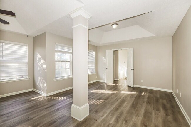 Building Photo - 1423 Buckingham Ct