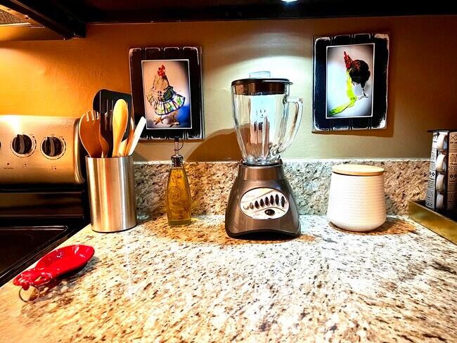 Building Photo - 430 Lindbergh Dr NE