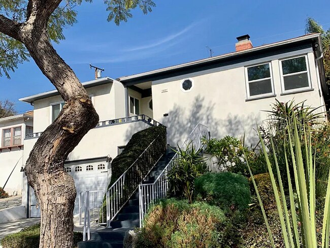 Building Photo - Beautiful 2 bed 2 bath