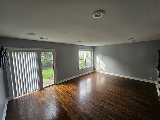Building Photo - 1414 Hampshire Ct