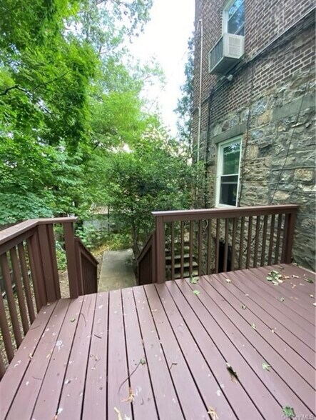 Building Photo - 253 W 256th St