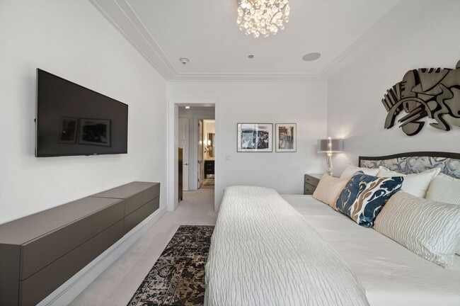 Building Photo - 118 E Erie St