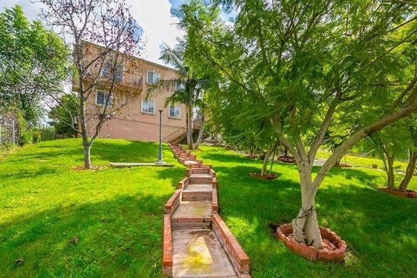 Yard - 4003 Harriman Ave