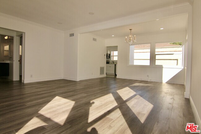Building Photo - 926 S Holt Ave