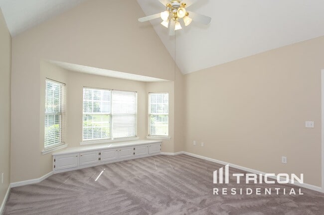 Building Photo - 265 Overlook Dr