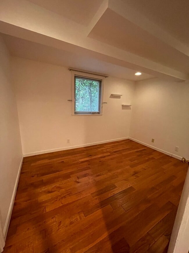 Building Photo - Sweet Maple Leaf Home for Lease