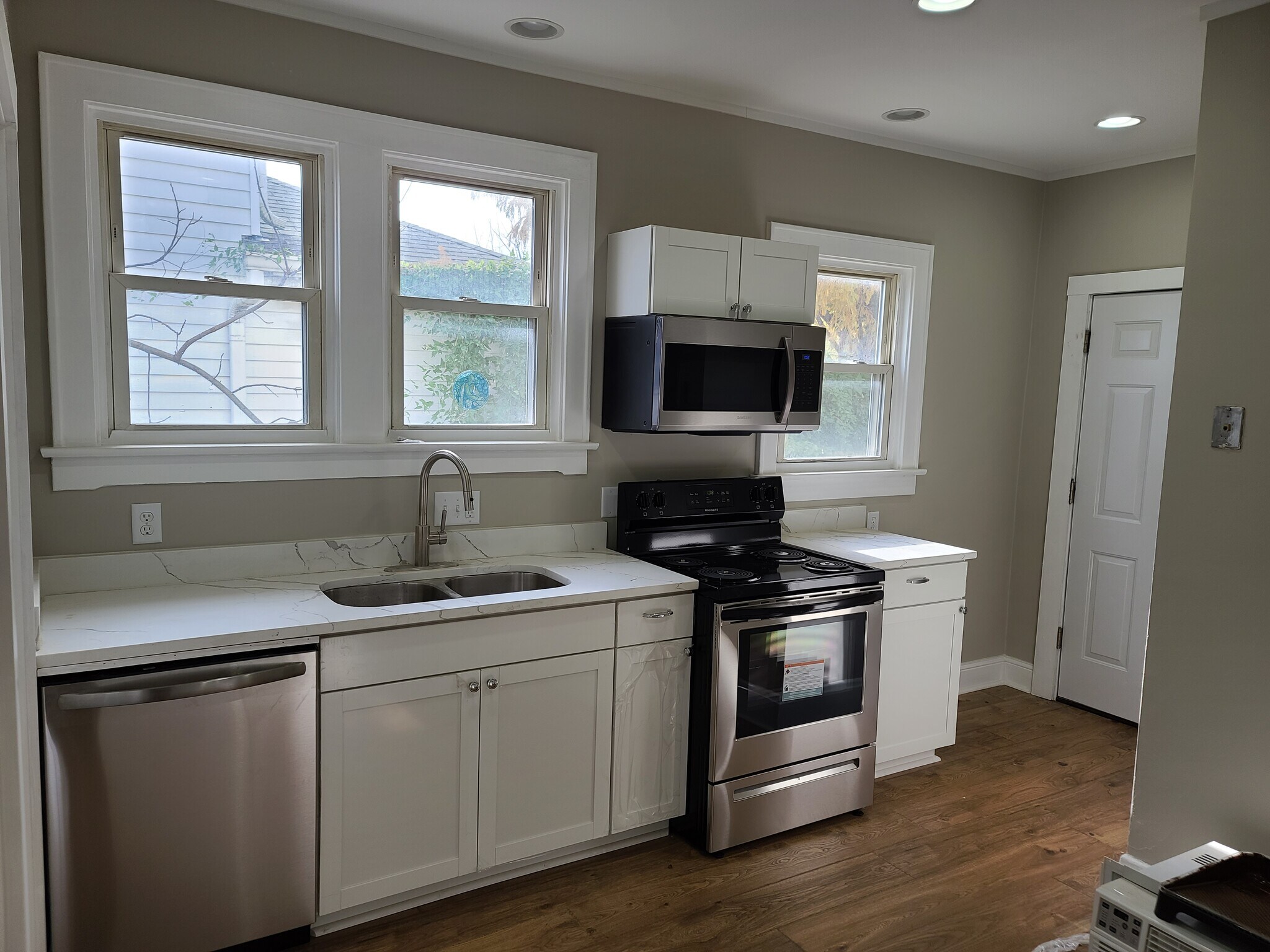 Building Photo - 111 Haldy Ave