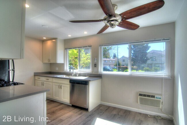 Building Photo - 300 Franciscan Ct