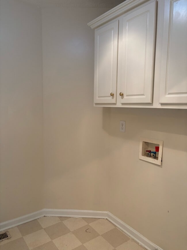 Building Photo - 1135 Derbyshire Rd