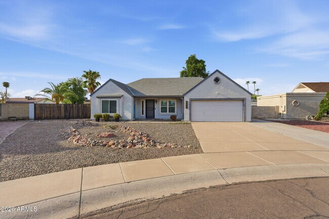 Building Photo - 1735 E Stephens Dr