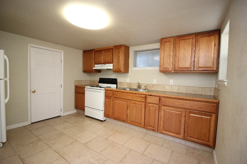 Building Photo - 2232 10th Ave