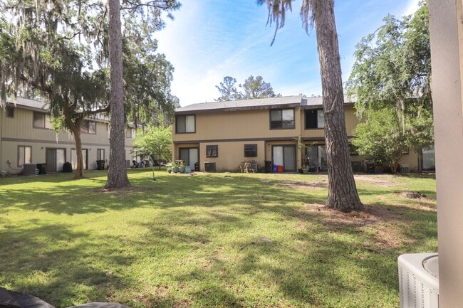 Building Photo - 2300 SW 43rd St