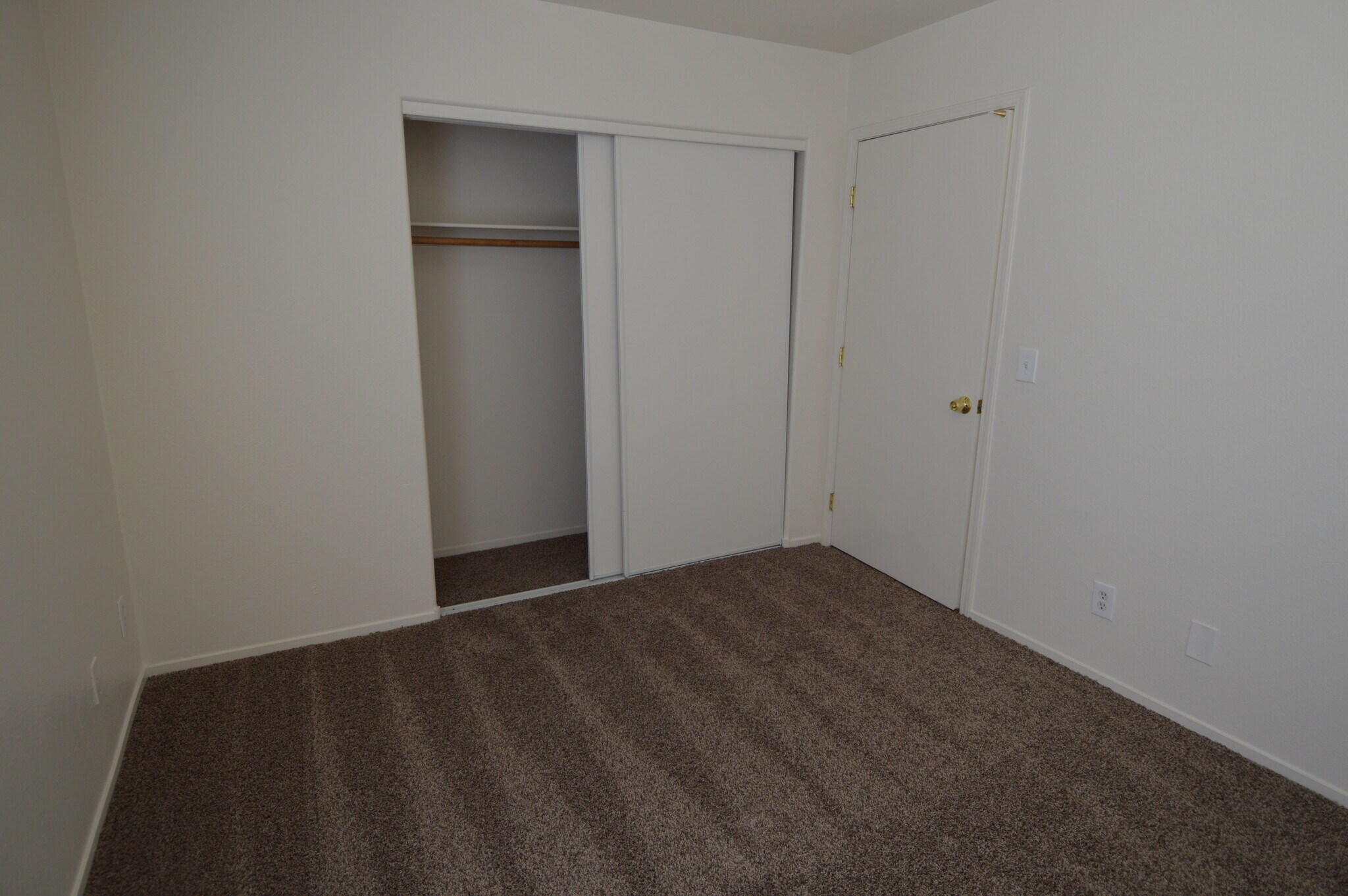 Building Photo - 4430 E Van Buren Ave