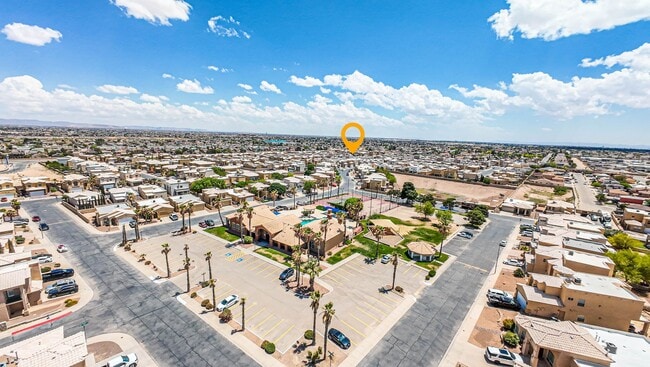 Building Photo - Beautiful 3 bed-2 baths with Casa Club/Gym...