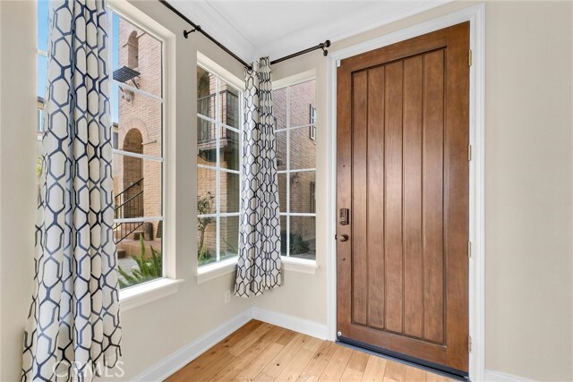 Building Photo - 31 Cezanne