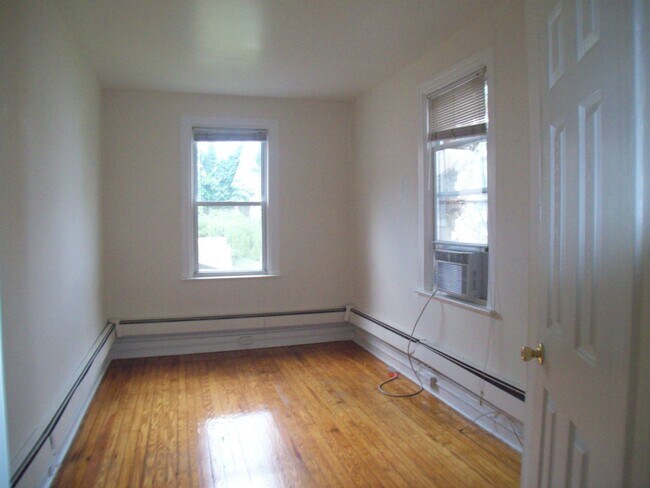 Building Photo - 206 2nd St