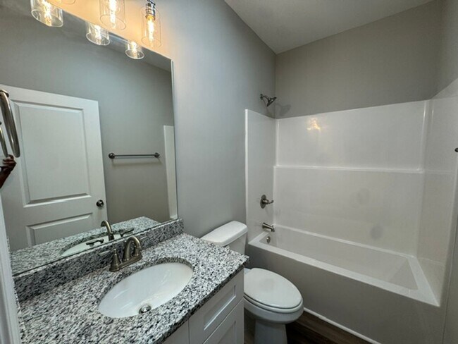 Building Photo - 228 E Render St