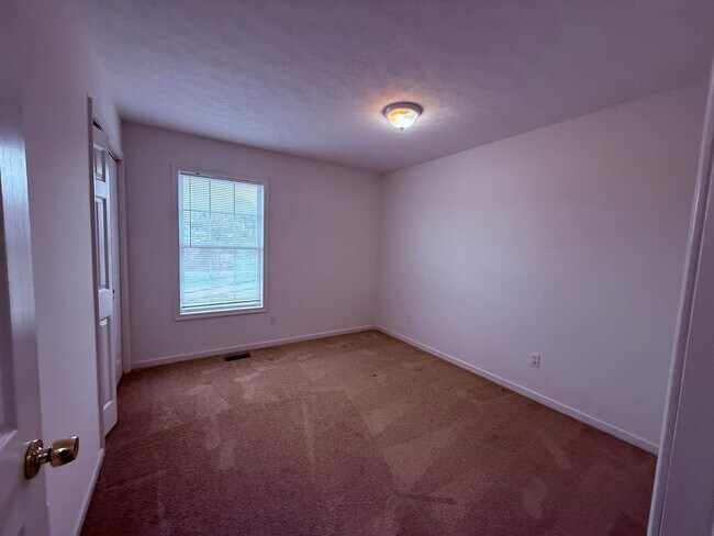 Building Photo - 10 Station Ln NE