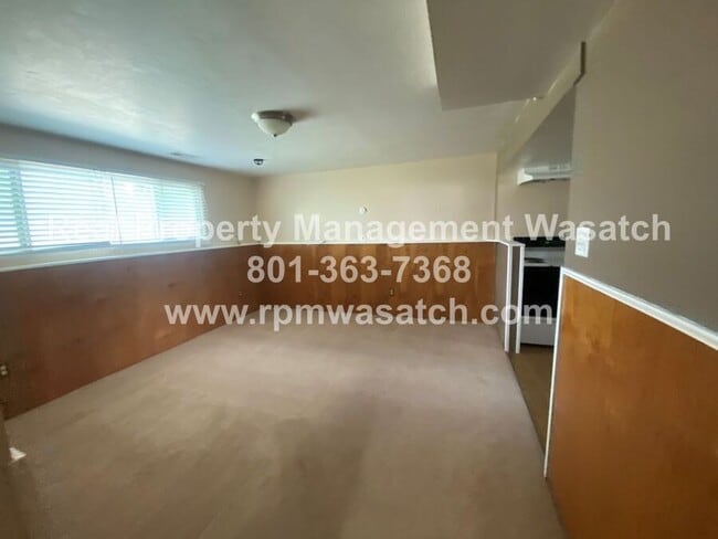 Building Photo - 1098 E Violet Cir