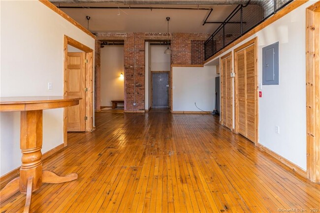 Building Photo - 325 Myrtle Ave