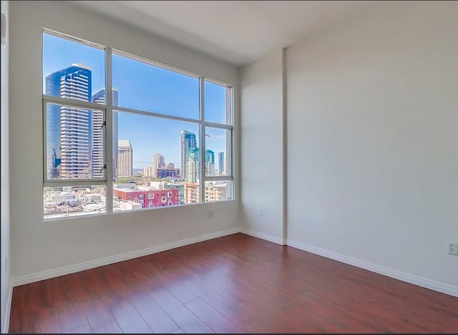 Building Photo - 530 K St