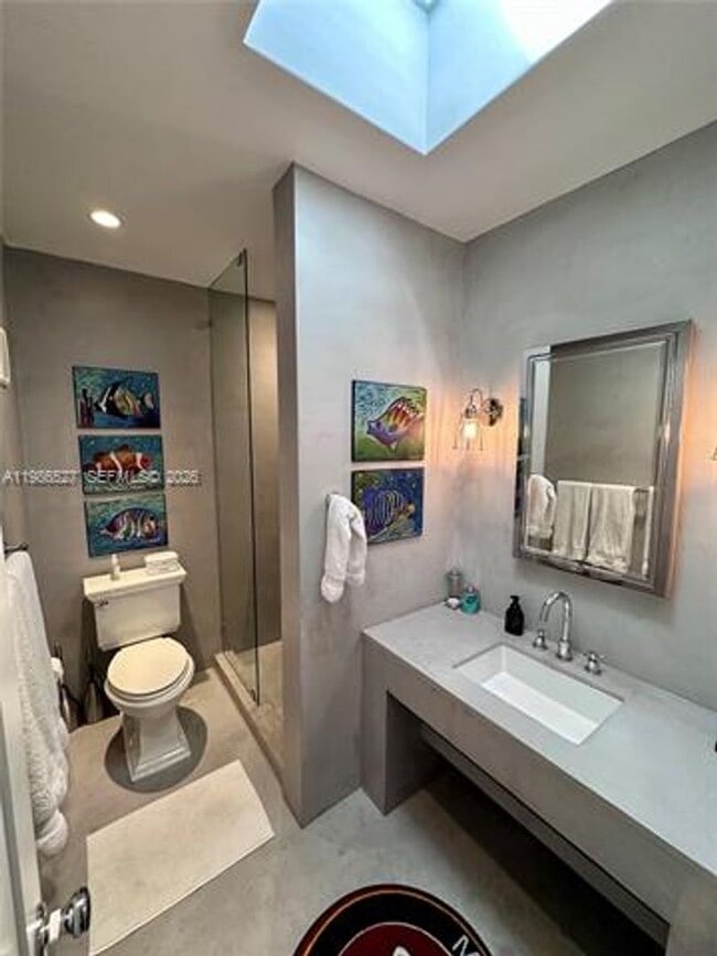 Building Photo - 166 Harbor Dr