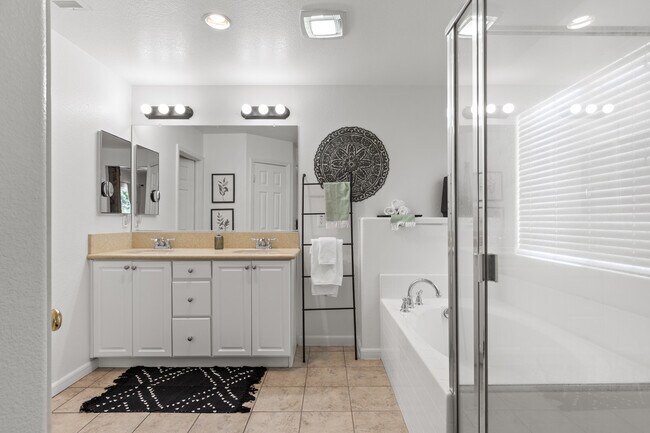 Master bathroom - 903 Valerie Ln