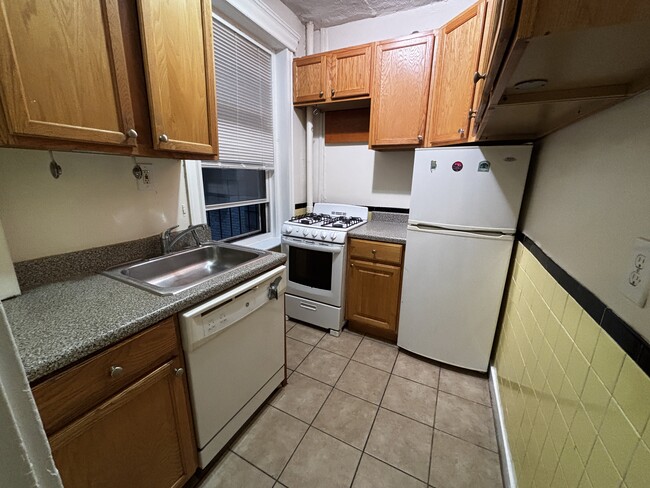 Building Photo - 84 New Whitney St